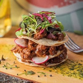 Teletina millefeuille sa salatom i pestom Teletina millefeuille sa salatom i pestom