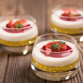 Panna Cotta s kokosom na mango želeu