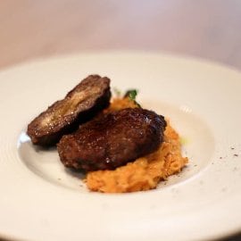 Kosani odrezak punjen mozzarelom na batatu