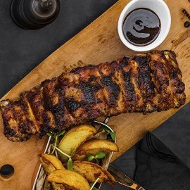 Svinjska rebra s BBQ umakom i krumpirom s timijanom Svinjska rebra s BBQ umakom i krumpirom s timijanom