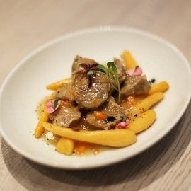 Valjušci od batata s raguom od teletine