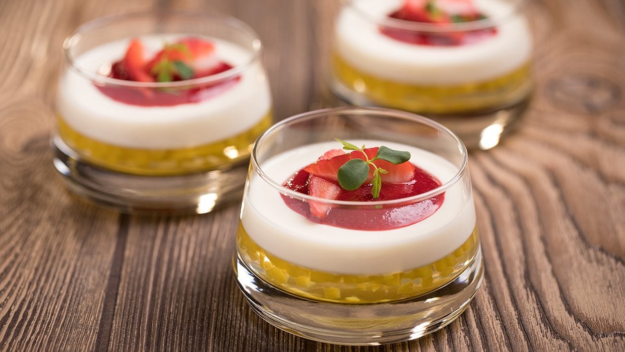 Panna Cotta s kokosom na mango želeu – - Recept