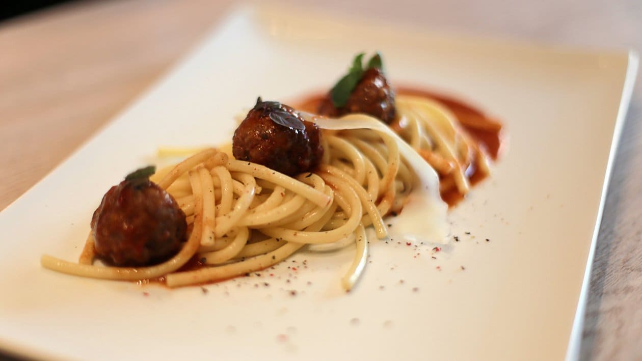 Bucatini s mesnim okruglicama u rajčici – - Recept